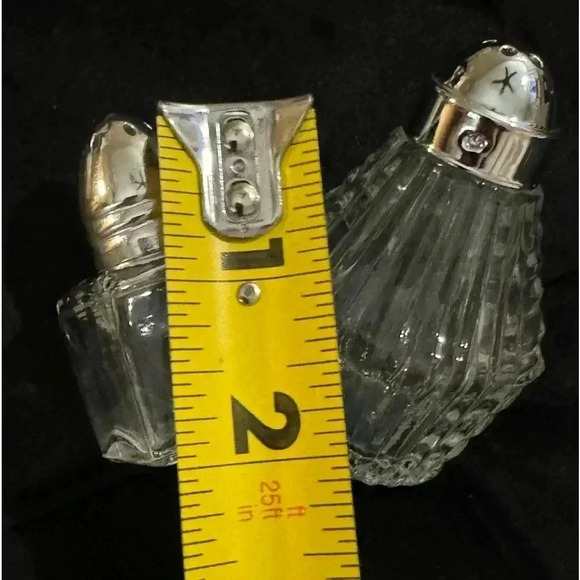 Vintage Glass Salt & Pepper Shaker Set - Picture 8 of 8